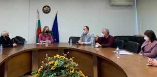 Ваксинирането на учителите започна от Кричим, Перущица, Стамболийски и Хисар