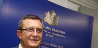 1222 екипа връщат децата в клас