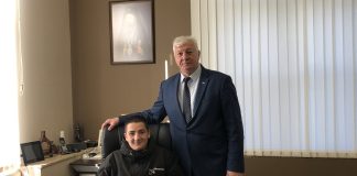 Осмокласници седнаха на кметския стол