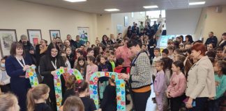 Първокласници празнуваха първите си 100 дни в училище: 100 добри дела, пълни сме с думи и мъдри слова