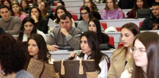 700 гимназисти на Деня на кандидат-студента в Медицинския университет