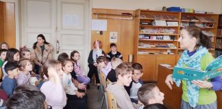 Издателство „Жанет 45“ гостува на първолаци за Деня на детската книга