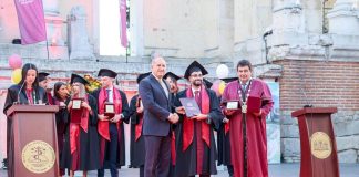 Премиерът Румен Радев връчи дипломите на денталните лекари отличници от МУ-Пловдив