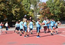 Звездни футболисти и баскетболисти демонстрираха умения на новите спортни площадки на СУ „Св. св. Кирил и Методий“