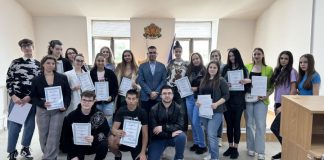 Председателят на Районния съд връчи грамоти на зрелостници от НТГ