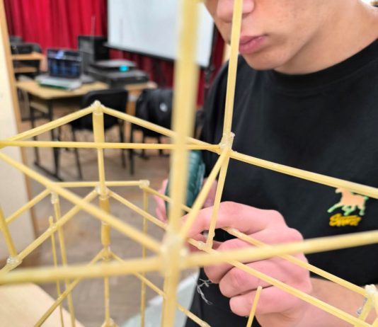 ПГАСГ отбелязва Деня на строителя с демонстрации в STEM центъра и откриване портрет на патрона