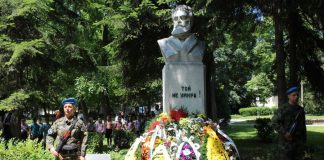 Непростимо е да не се запитаме какви ръце люлеят днес тази българска люлка