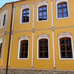Общината дофинансира обзавеждането и оборудването на Жълтото училище