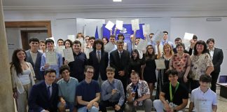 Министър Вълчев награди призьори от международни олимпиади и състезания
