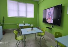 Учебна кухня, търговска зала и фотографска стая в STEM центъра на училището за деца с увреден слух